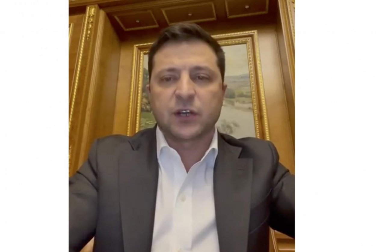 Zelenskyj hovoril s Bidenom a ubezpečil, že je stále v Kyjeve a bude ho brániť 