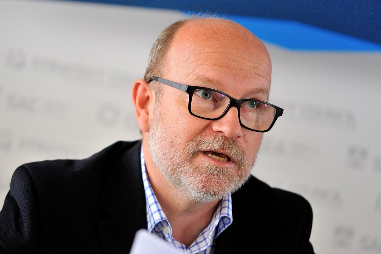 Diplomat Káčer: Trumpovi neverím, ani keď povie, že ráno vyšlo slnko