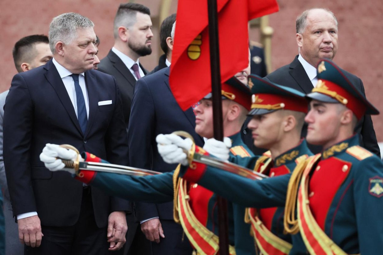 Fico priletel do Ruska na oslavy Dňa víťazstva nad fašizmom, v Moskve položil veniec k hrobu neznámeho vojaka