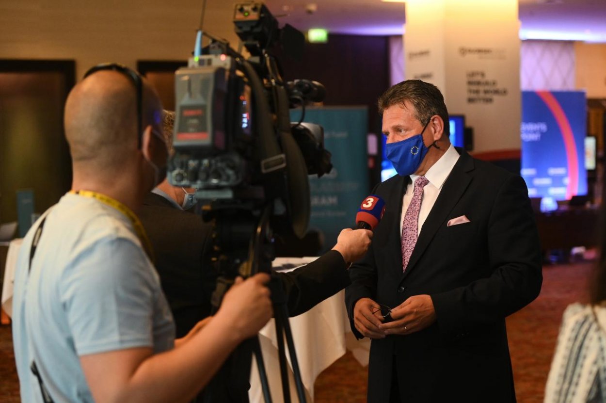 Slabinou Slovenska sú sympatie voči Rusku a náchylnosť na dezinformácie, ukázala štúdia GLOBSEC-u