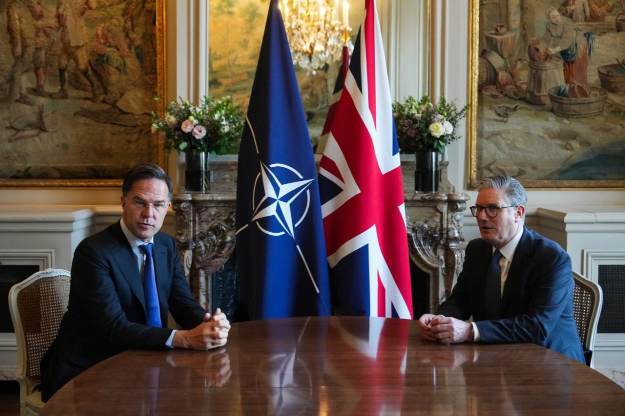 Starmer: Lídri sa v Paríži zhodli, že nie je čas na zrušenie sankcií voči Rusku