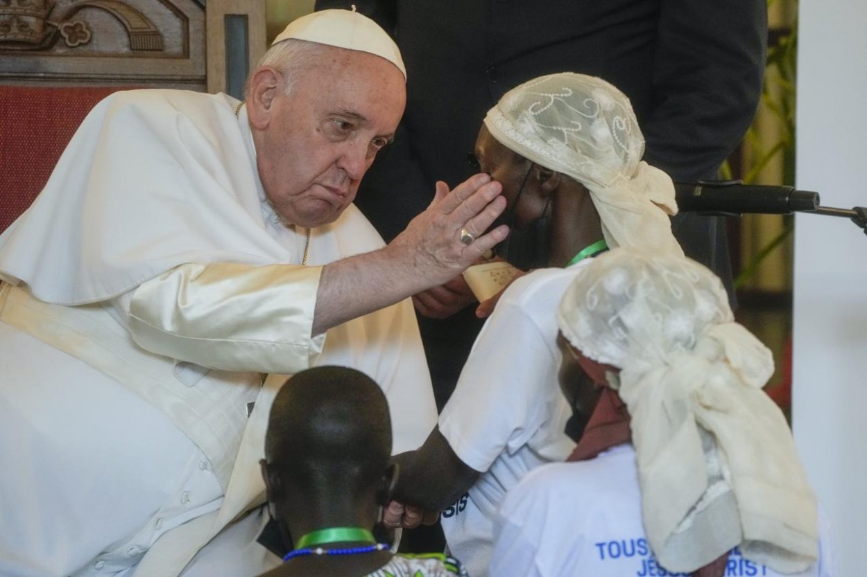 Pápež František na africkej misii: Odzbrojte svoje srdcia