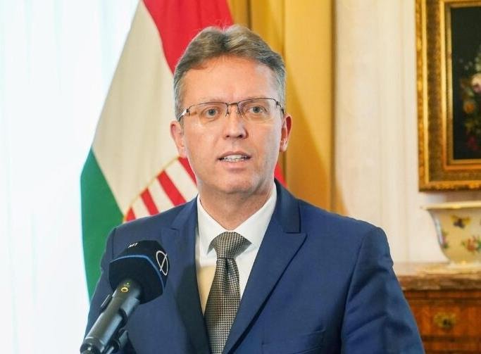 Maďarský súd nariadil väzbu pre exministra Hankóa z Fideszu