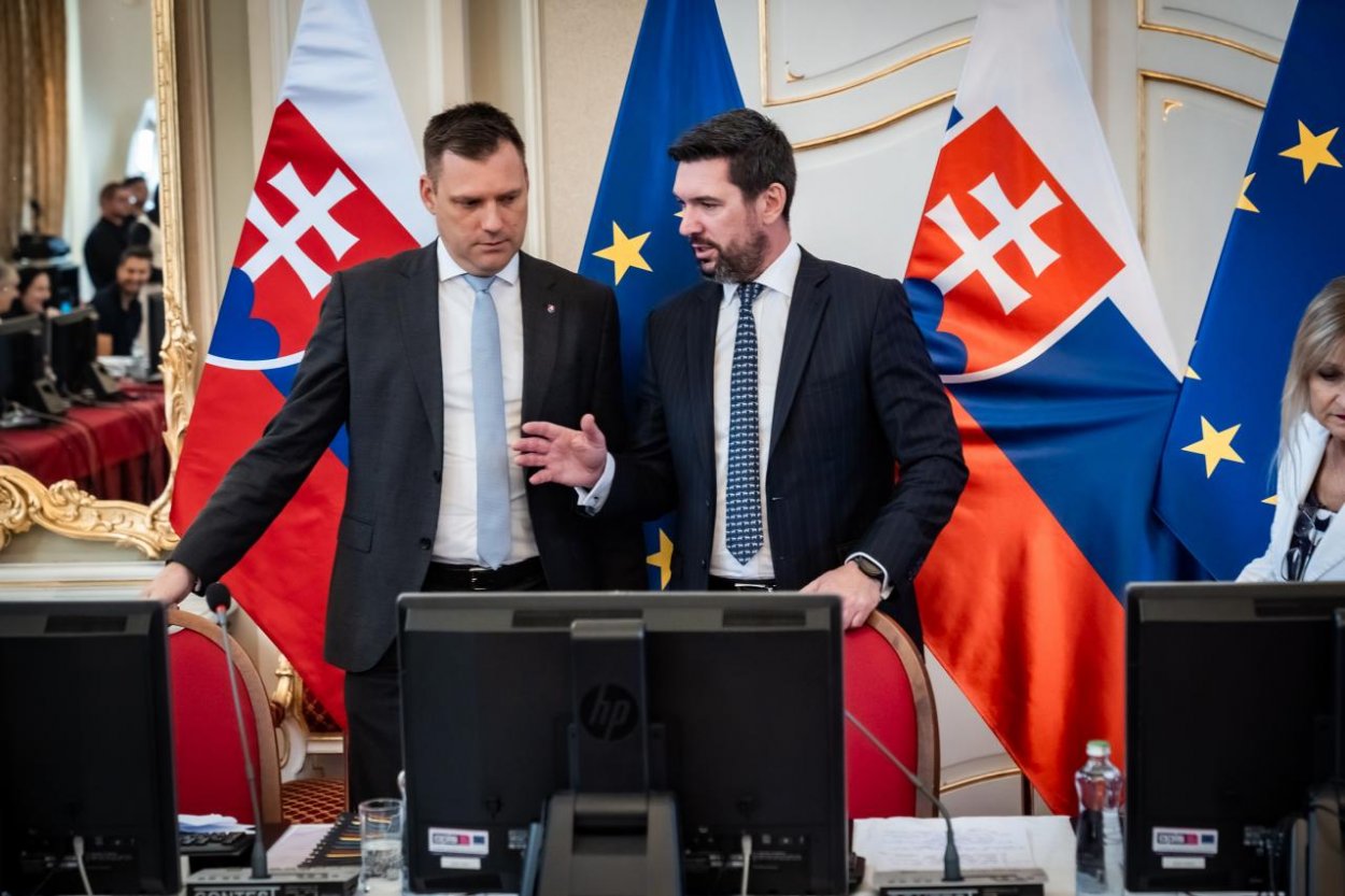Taraba s Takáčom podpísali memorandum týkajúce sa prechodu pozemkov pod národnými parkami