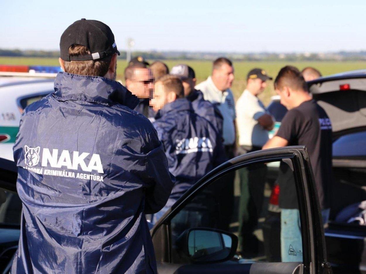 Polícia zadržala Ľudovíta Makóa a Borisa Beňu