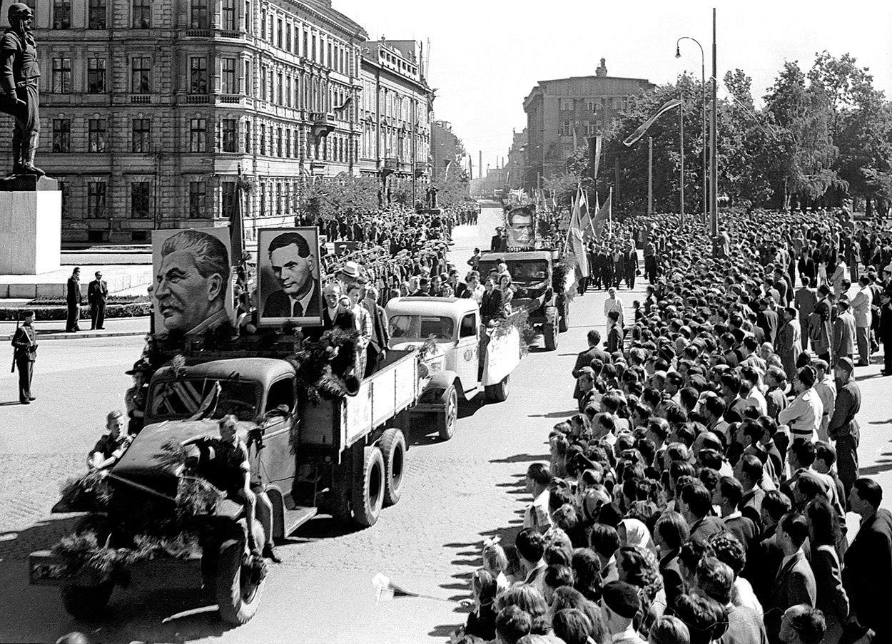 Od oslobodenia k novej totalite