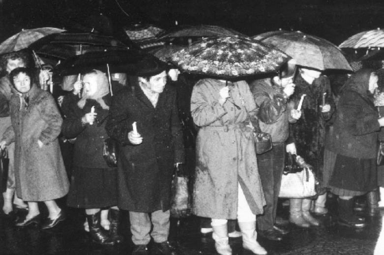 Sviečková manifestácia pred 38 rokmi predznamenala pád komunistického režimu