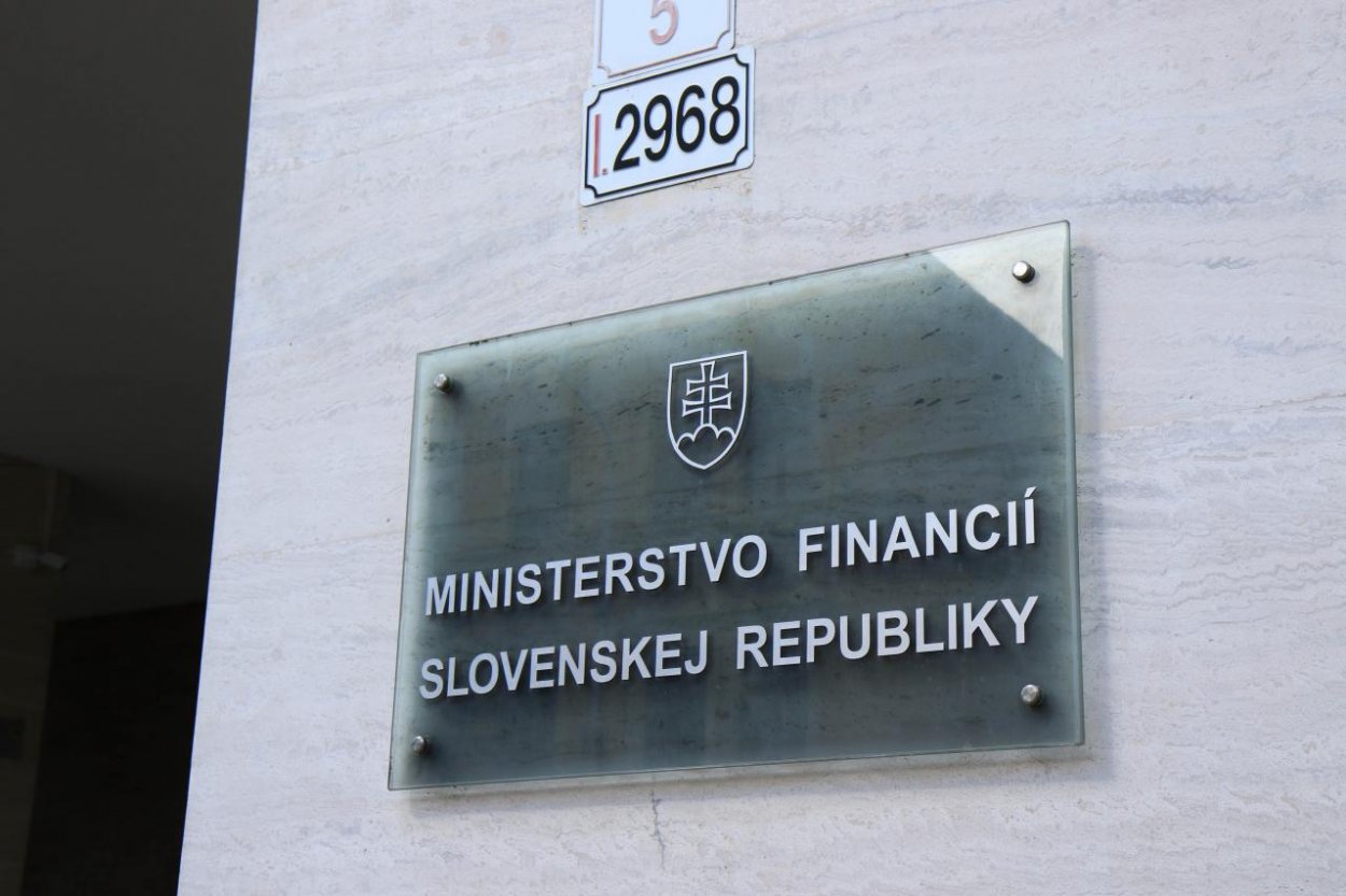 Ministerstvo financií predkladá na tripartitu návrh rozpočtu na budúci rok s deficitom 4,94 % HDP