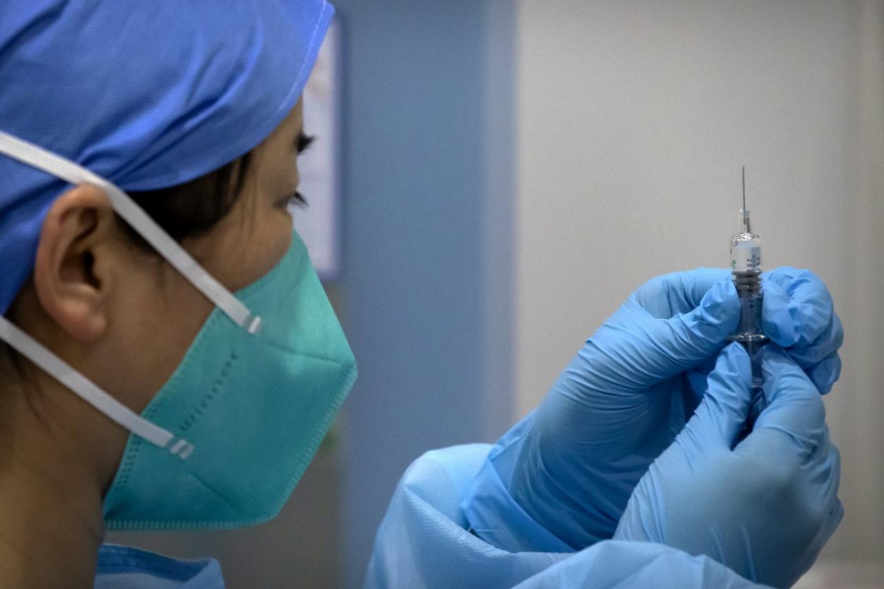 Ak sa nebudeme očkovať, hrozí tretia vlna pandémie. Ako to bude vyzerať na Slovensku?