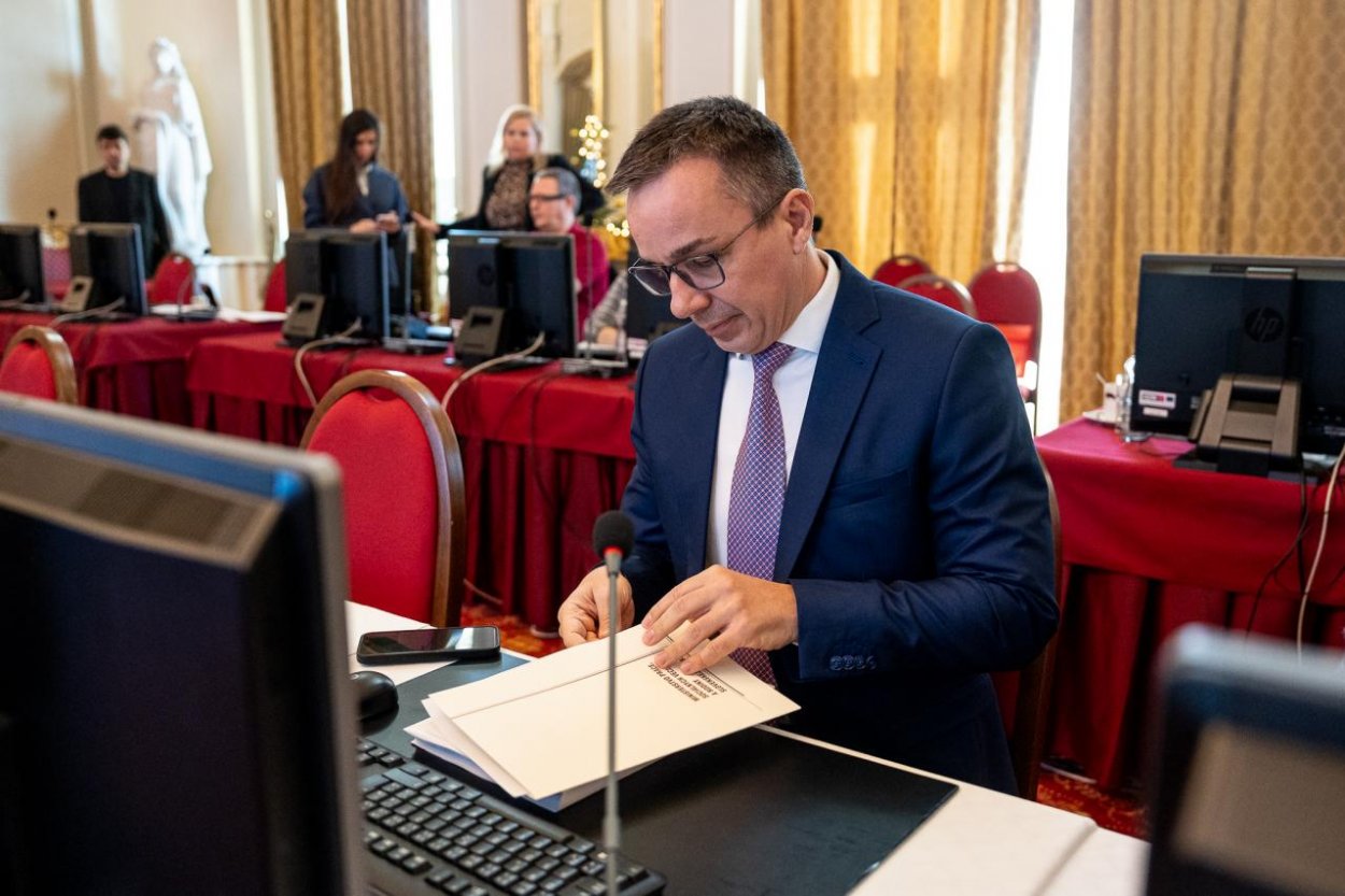 SaS kritizuje ministra práce za opatrenia k náhradnej starostlivosti