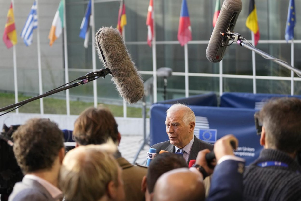 Diplomati EÚ predĺžili sankcie voči Islamskému štátu a al-Káide o jeden rok