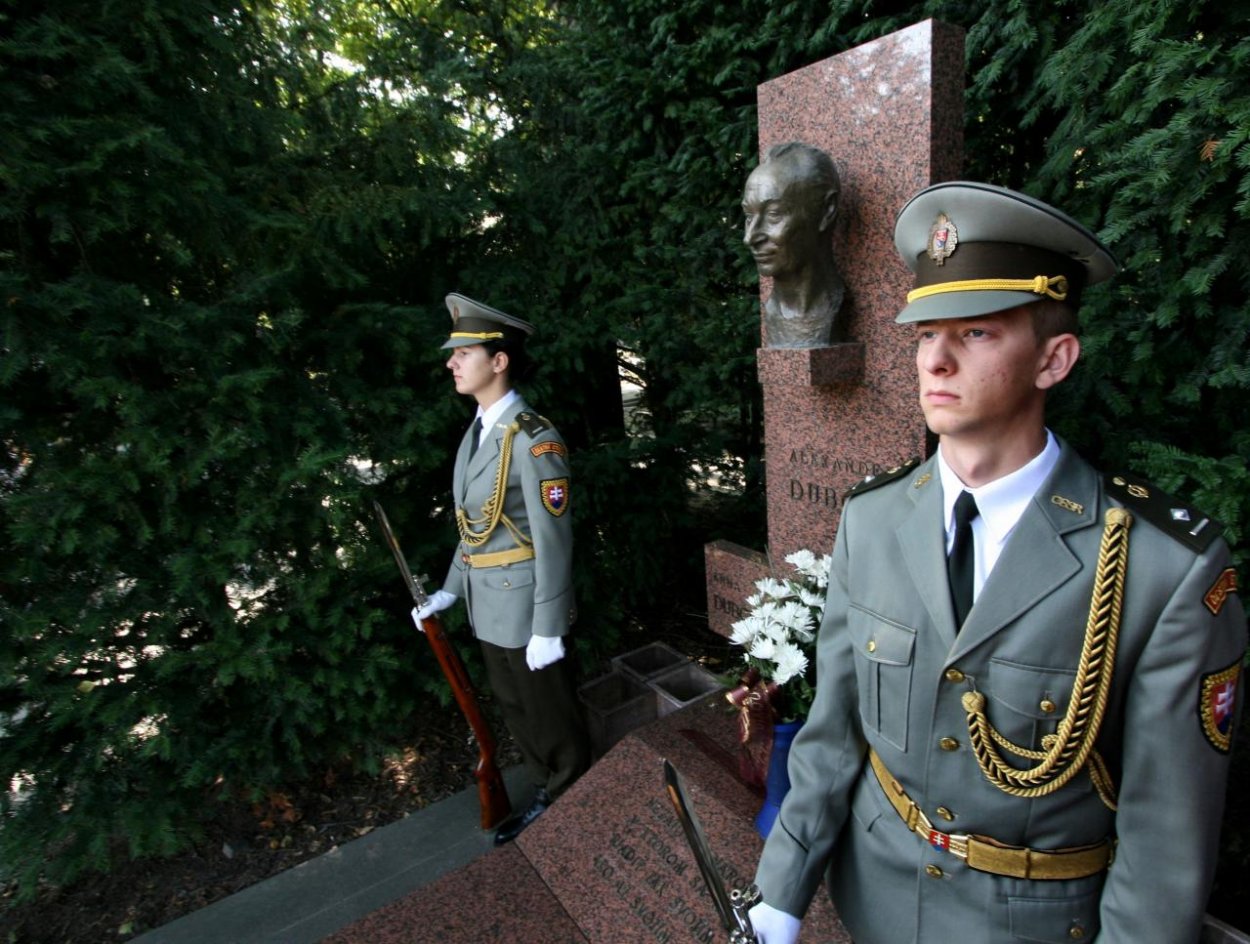 Slovensko si pripomína 30 rokov od smrti Alexandra Dubčeka