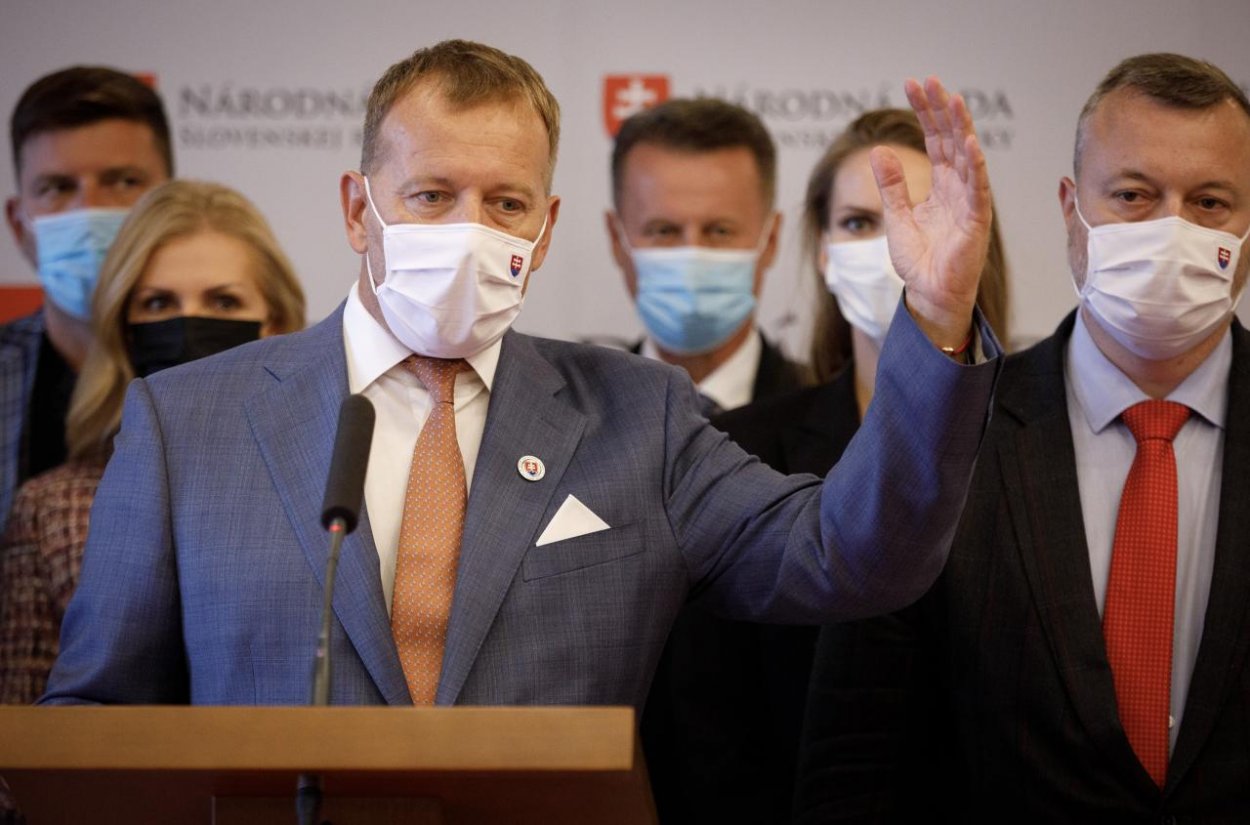 Koaličná rada by mala hovoriť aj o tvrdom lockdowne