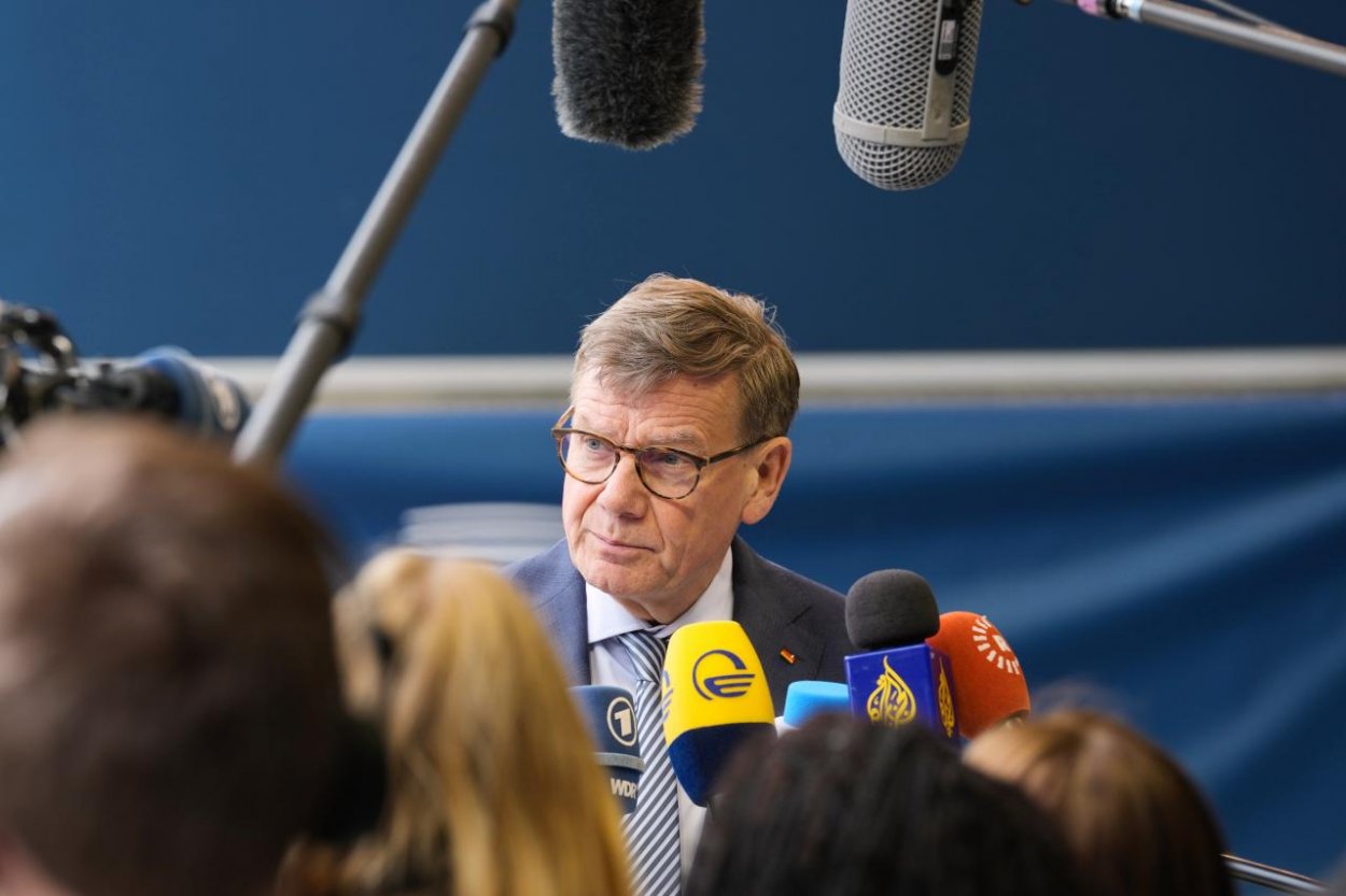 Nemecký minister zahraničných vecí Wadephul telefonoval s Arákčím, žiadal otvorenie Hormuzského prielivu