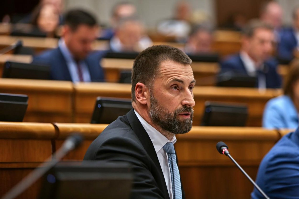 Opozícia rúbe do vlády. Prorastový balík je podľa nej len zoznam analýz, nie riešení