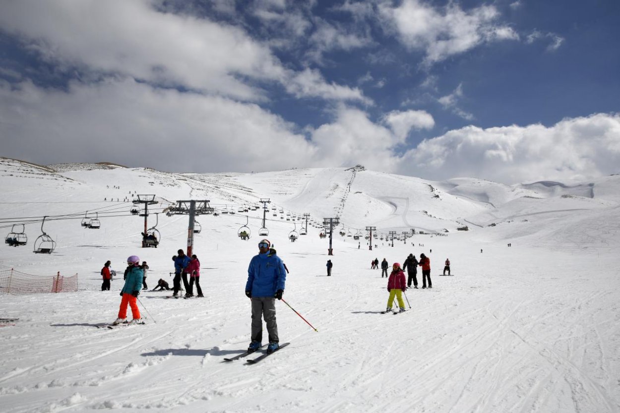 Minimálne do začiatku januára budúceho roka lyžiarska sezóna na Slovensku nebude. Potvrdil minister dopravy 