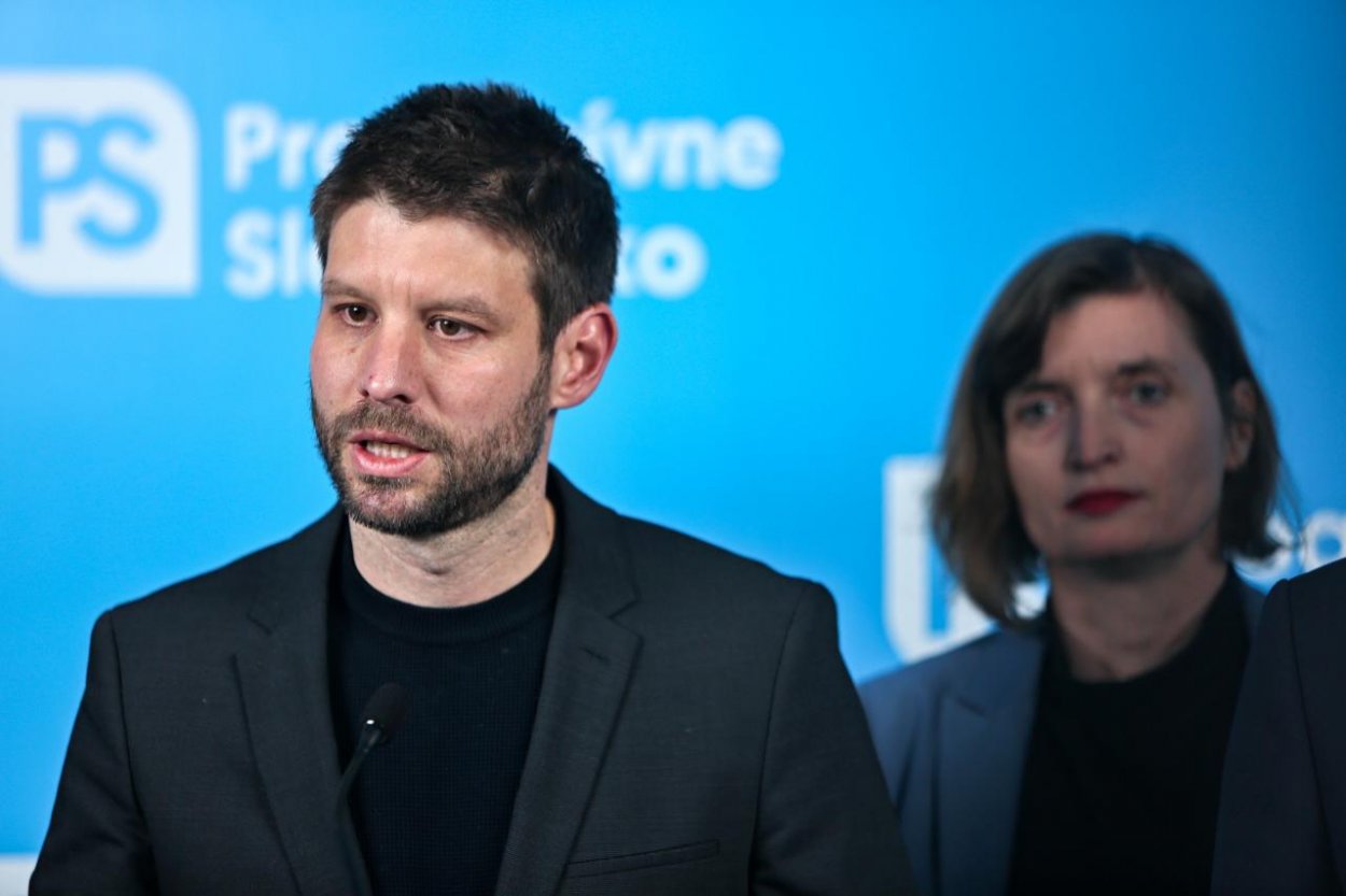 Rebríček preferencií vedú PS a Smer, Matovičovmu hnutiu zrejme vylepšilo preferencie video so zlatou vaňou