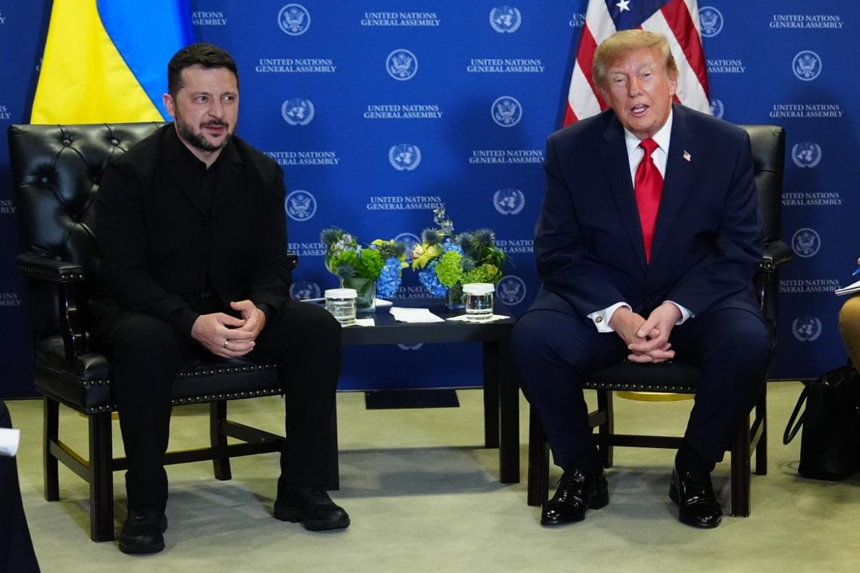 Zelenského by mal pri rokovaniach o ukončení vojny nahradiť niekto iný, vyhlásil Trump