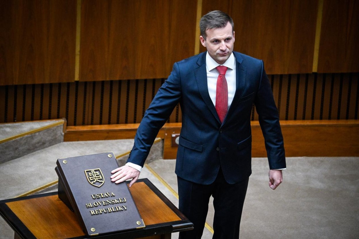 Smer-SD a SNS predstavili zmeny v návrhu zákona k mimovládnym organizáciám