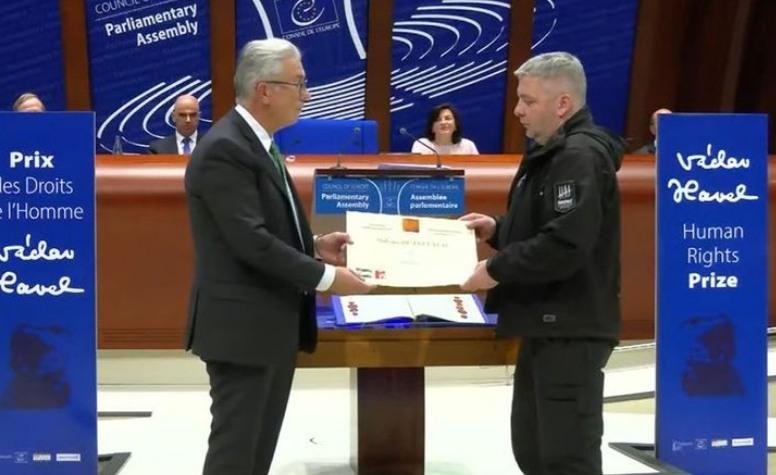 Cenu Václava Havla získal ukrajinský novinár Maksym Butkevyč