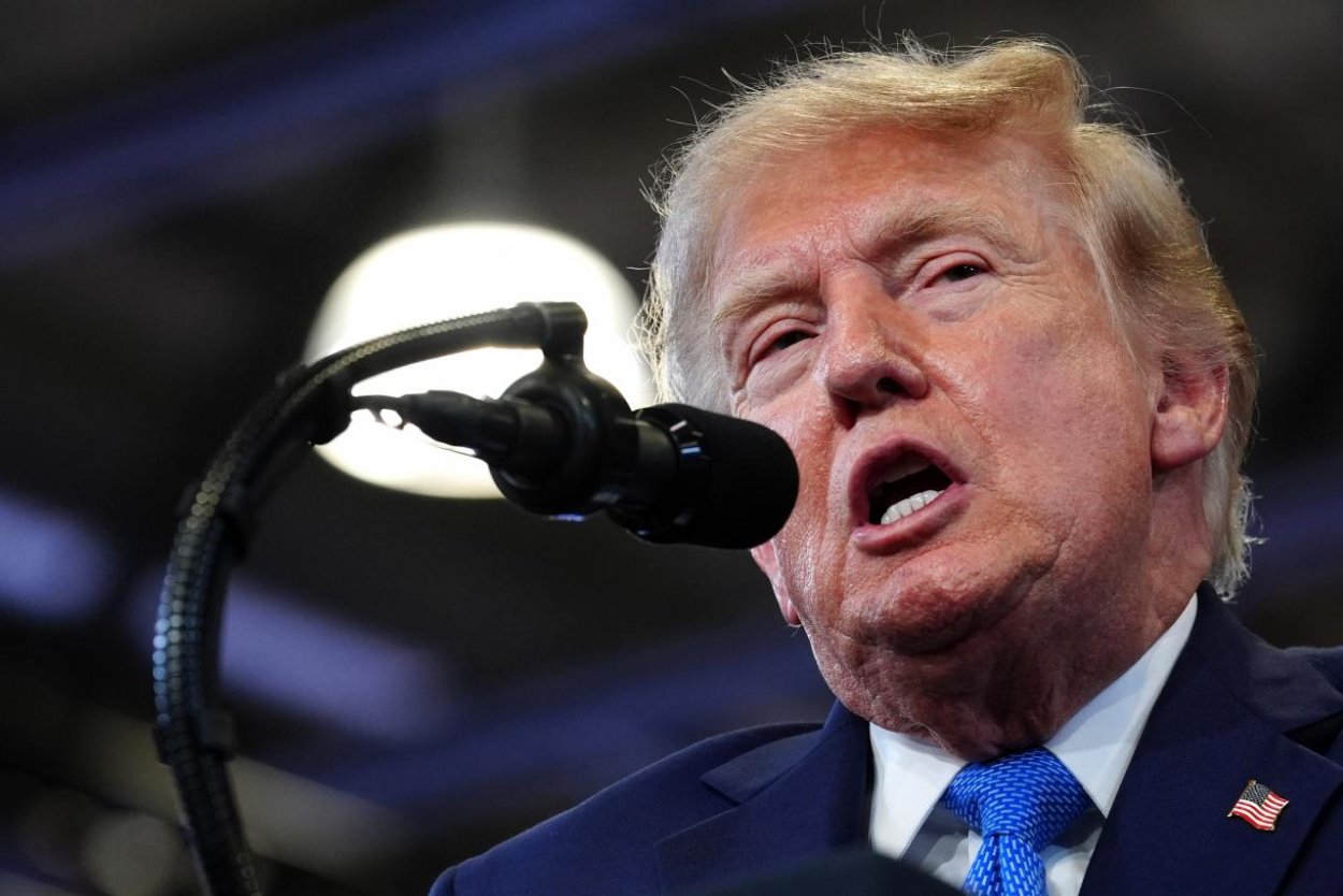 Trump poprel správy, že sa príbuzní obávajú o posádku lietadlovej lode Abraham Lincoln