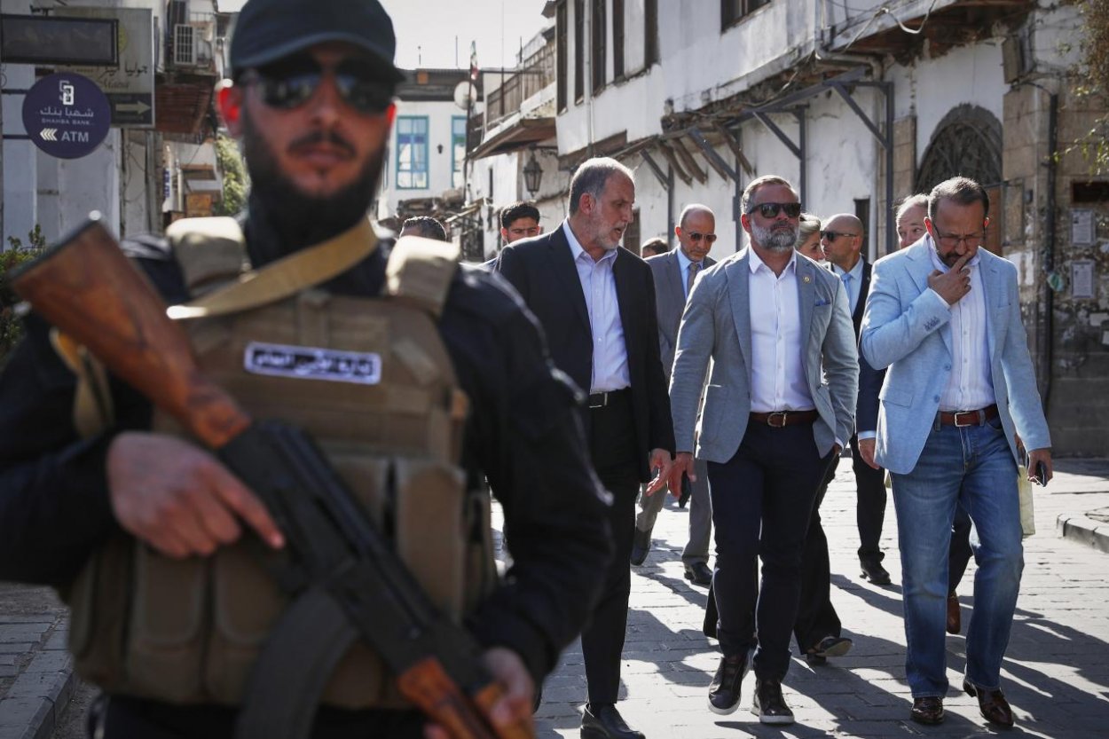 Ako prví kongresmani do Sýrie do Asadovom páde pricestovali republikáni