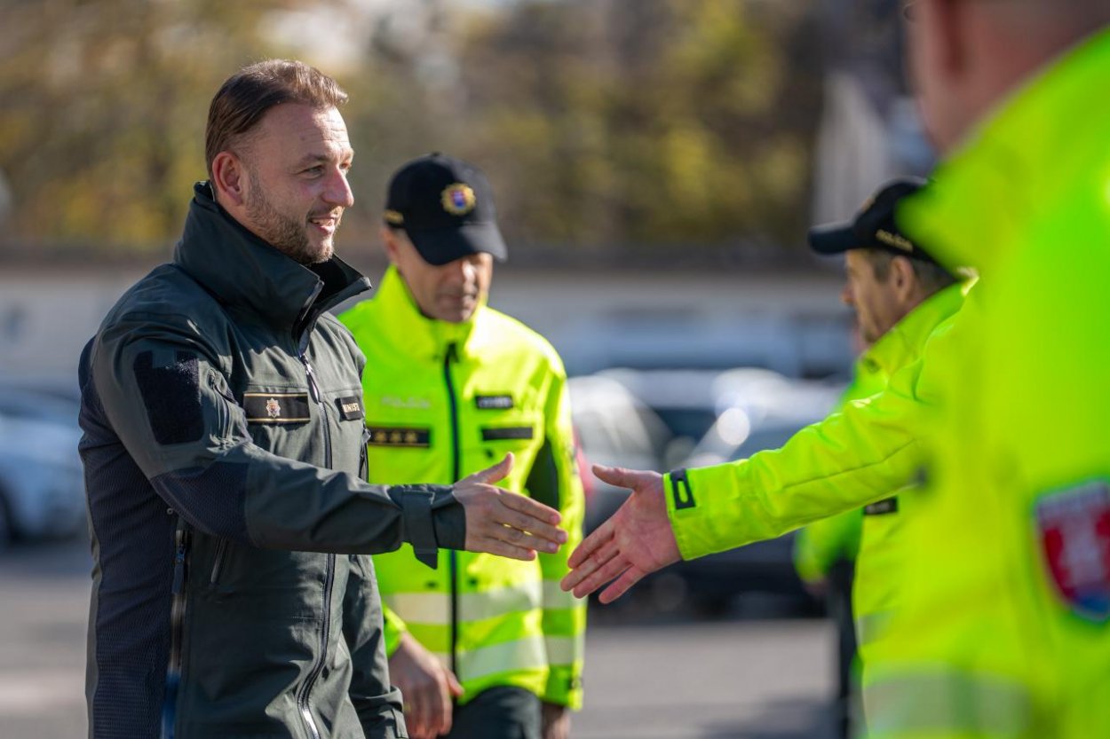 Ministra vnútra v stredu operovali, najbližšie dni sa bude zotavovať