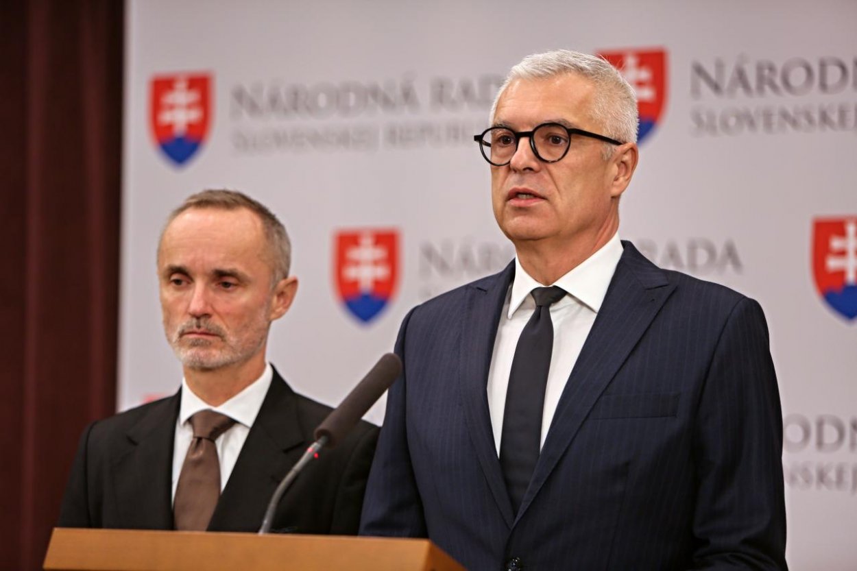 PS kritizuje vládu, že nedefinovala slovenské záujmy na samite Trumpa a Putina