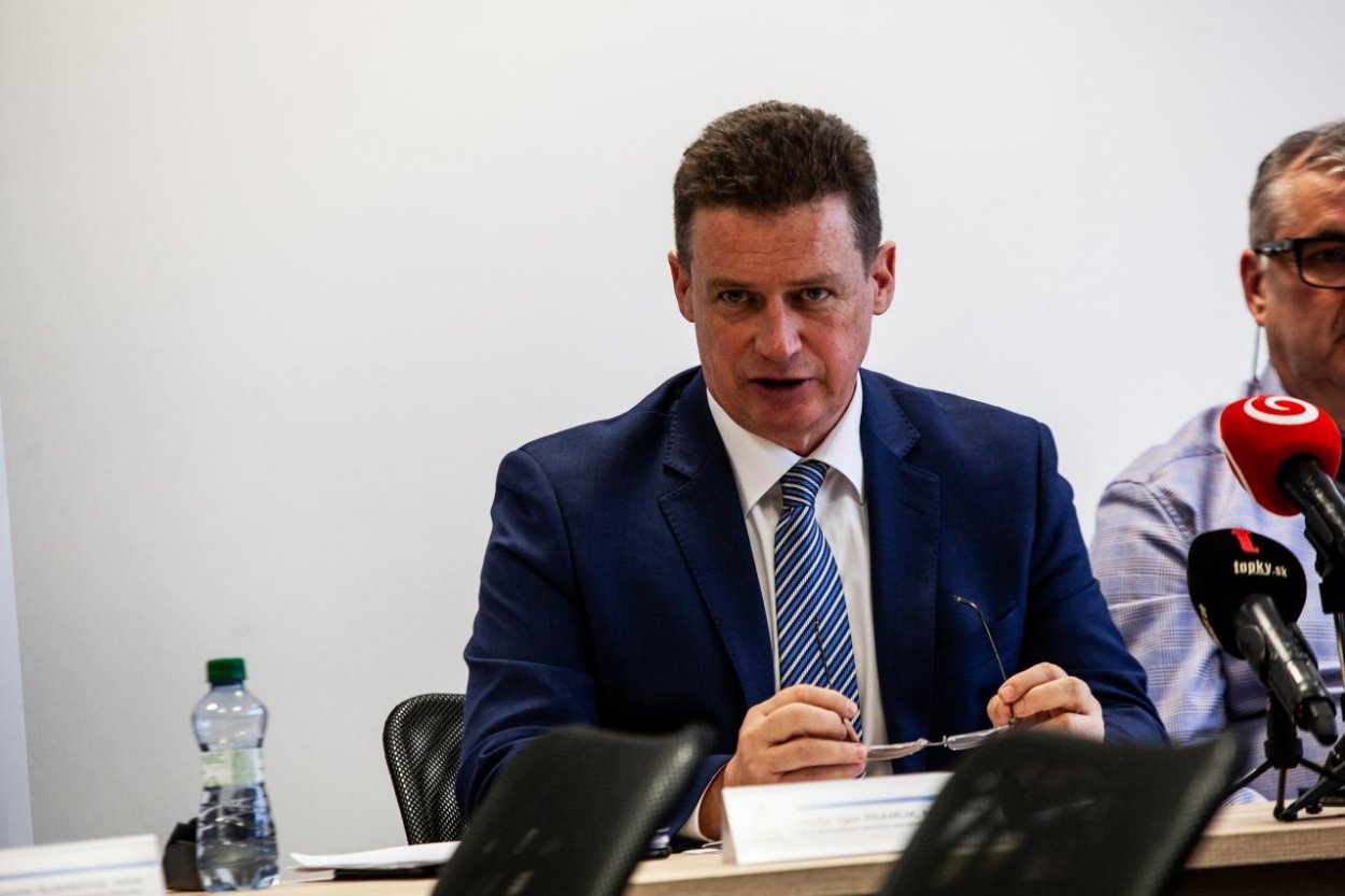 Asociácia nemocníc sa dohodla na dočasných zmluvách so zdravotnými poisťovňami