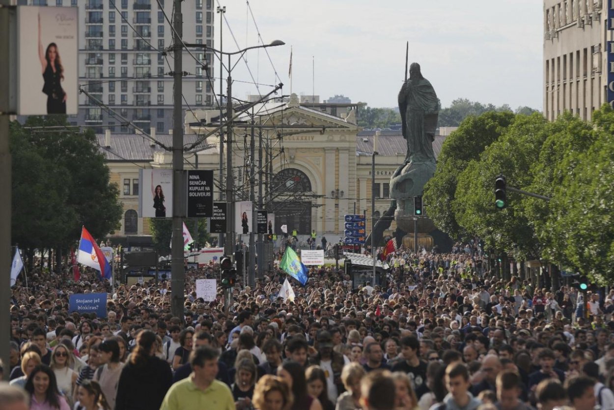 Srbsko: Tisíce ľudí opätovne pochodovali za vyhlásenie predčasných volieb