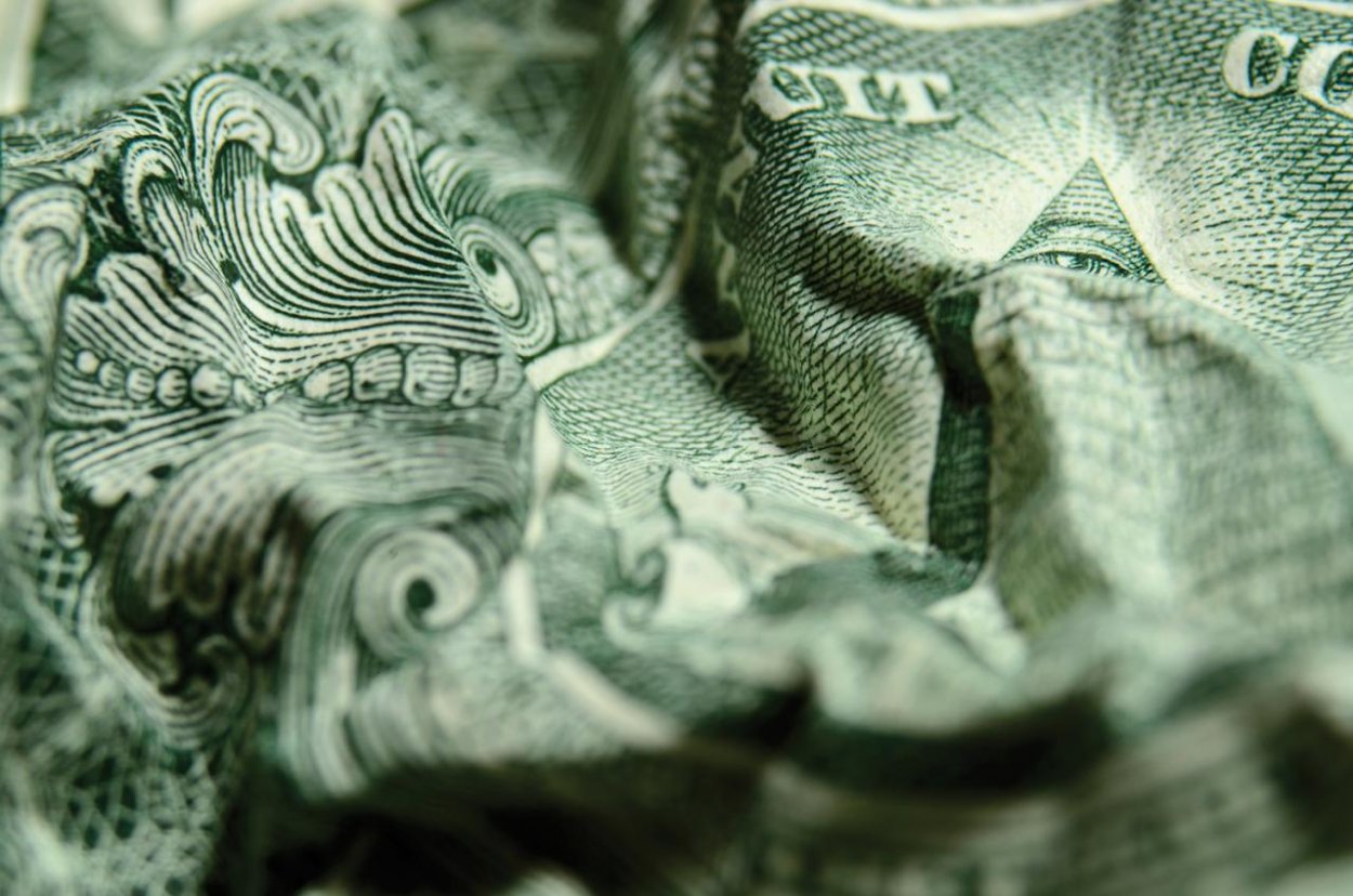 Esej: Konšpiračné fantázie sa znovu šíria u nás aj vo svete. Ako ich správne čítať a prečo sú nebezpečné?