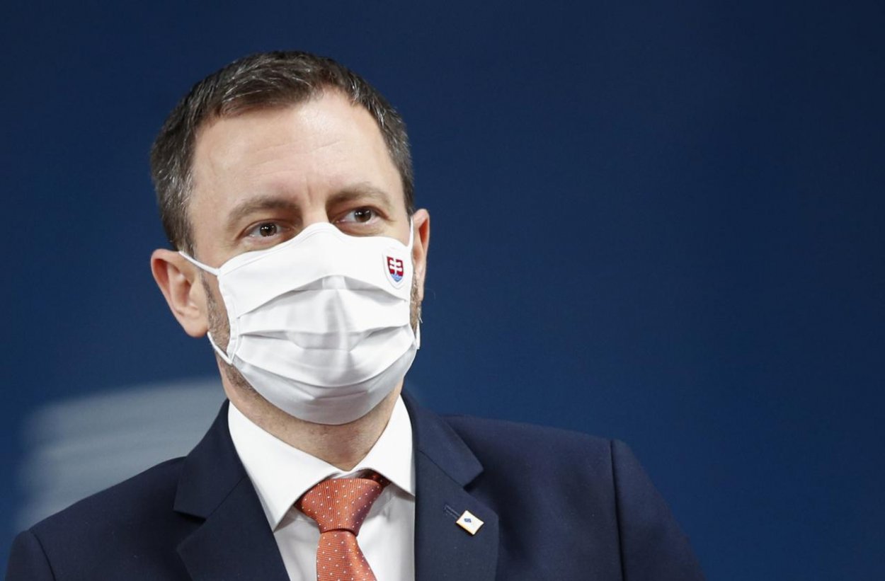 Premiér chce diskusiou presvedčiť koaličných partnerov o povinnom očkovaní