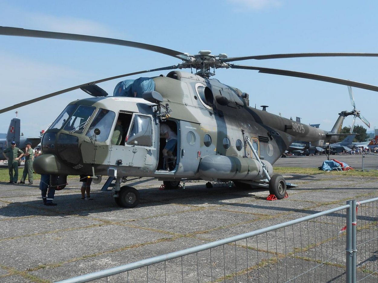 Česko v reakcii na ruské drony vyšle do Poľska vrtuľníkovú jednotku