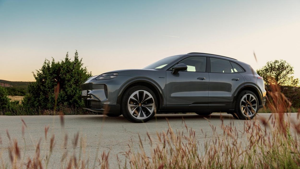 Vyrobený v Bratislave, stvorený meniť pravidlá: Prvá jazda v novom Porsche Cayenne Electric