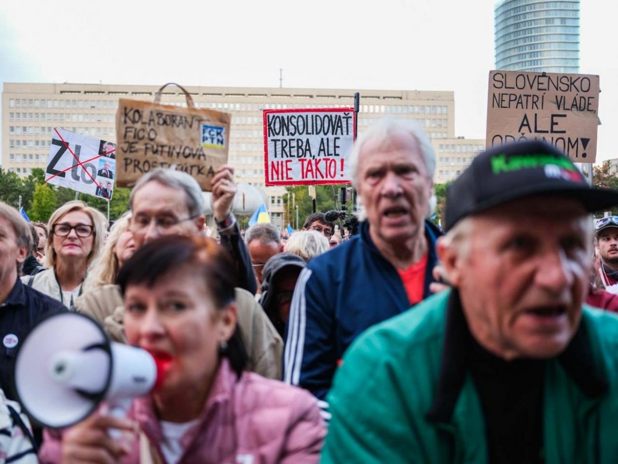 Opozícia organizuje v utorok ďalšie protesty proti „ožobračovaniu ľudí"