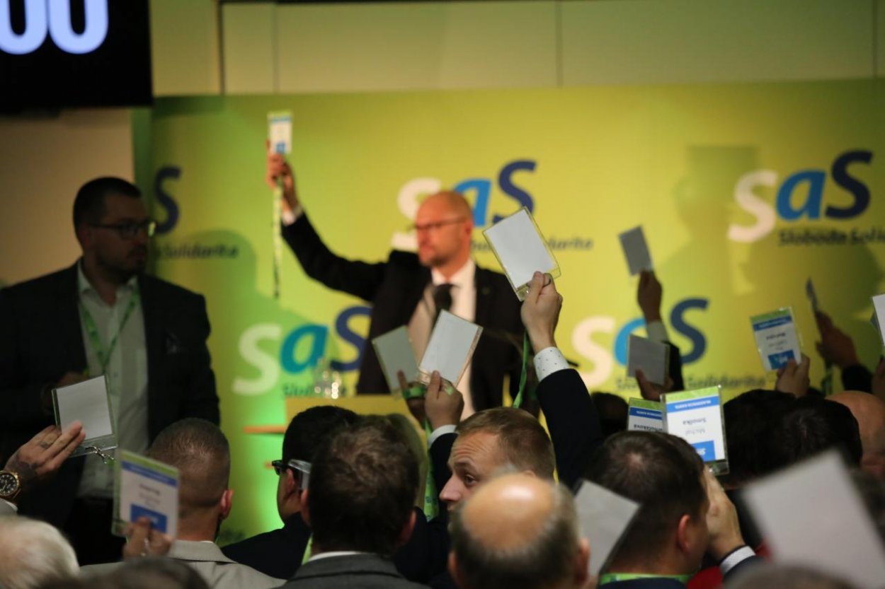 Zlatá Idka má konkurenciu. Sulík si nasadil rukavice a „poupratoval“