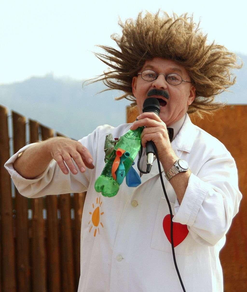 Zomrel majster žabieho slizu a smiechu