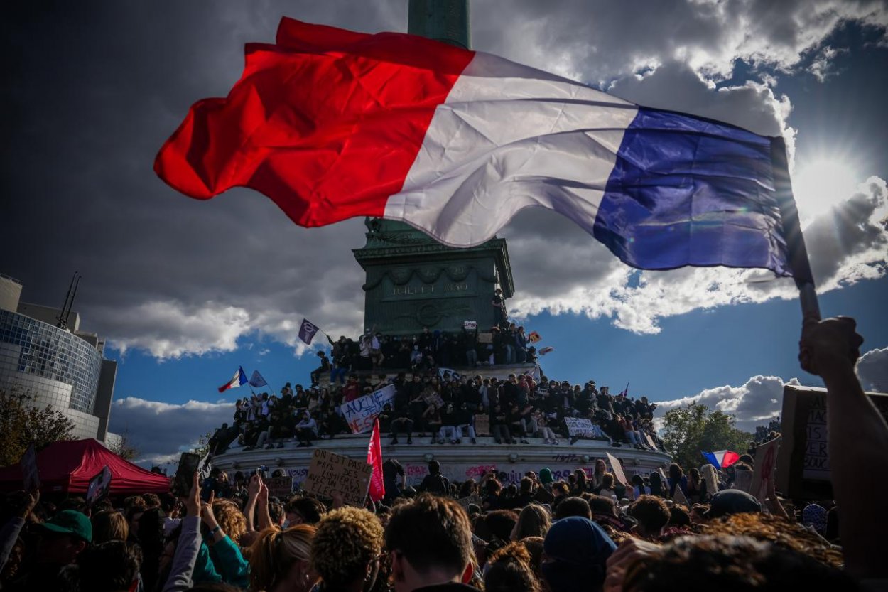 Protesty študentov vo Francúzsku pokračujú, OSN vyzvala na zastavenie násilia