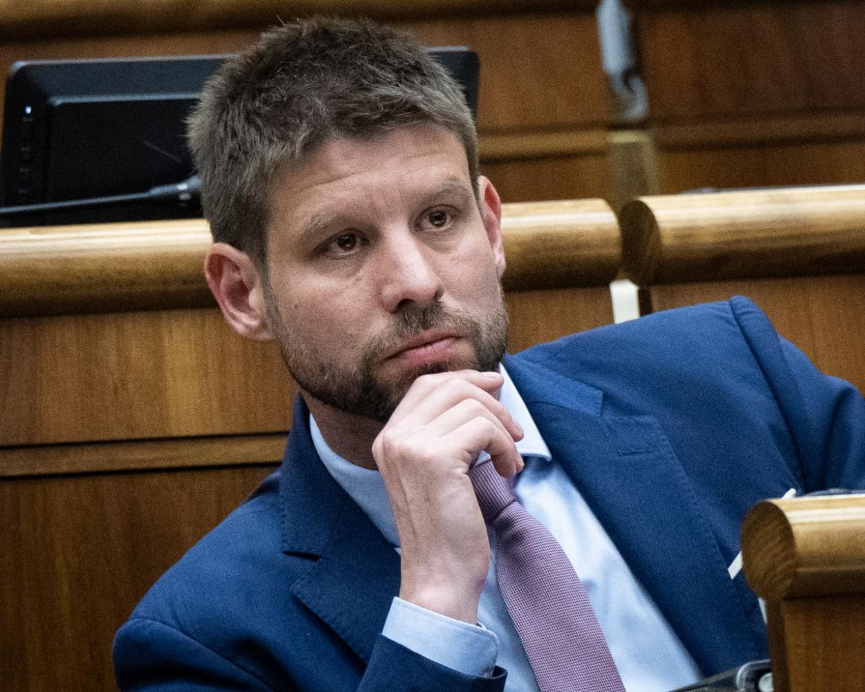 Ak chce Fico pokoj od politiky, nech sa zbalí a odíde, vyhlásil Šimečka