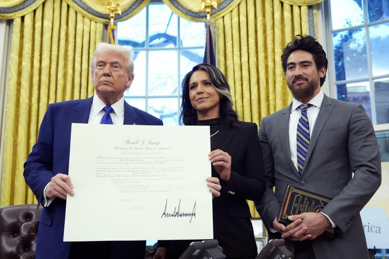 Trumpovu proruskú šéfku tajných služieb Gabbardovú úkolovala sekta a „hlas božstva“