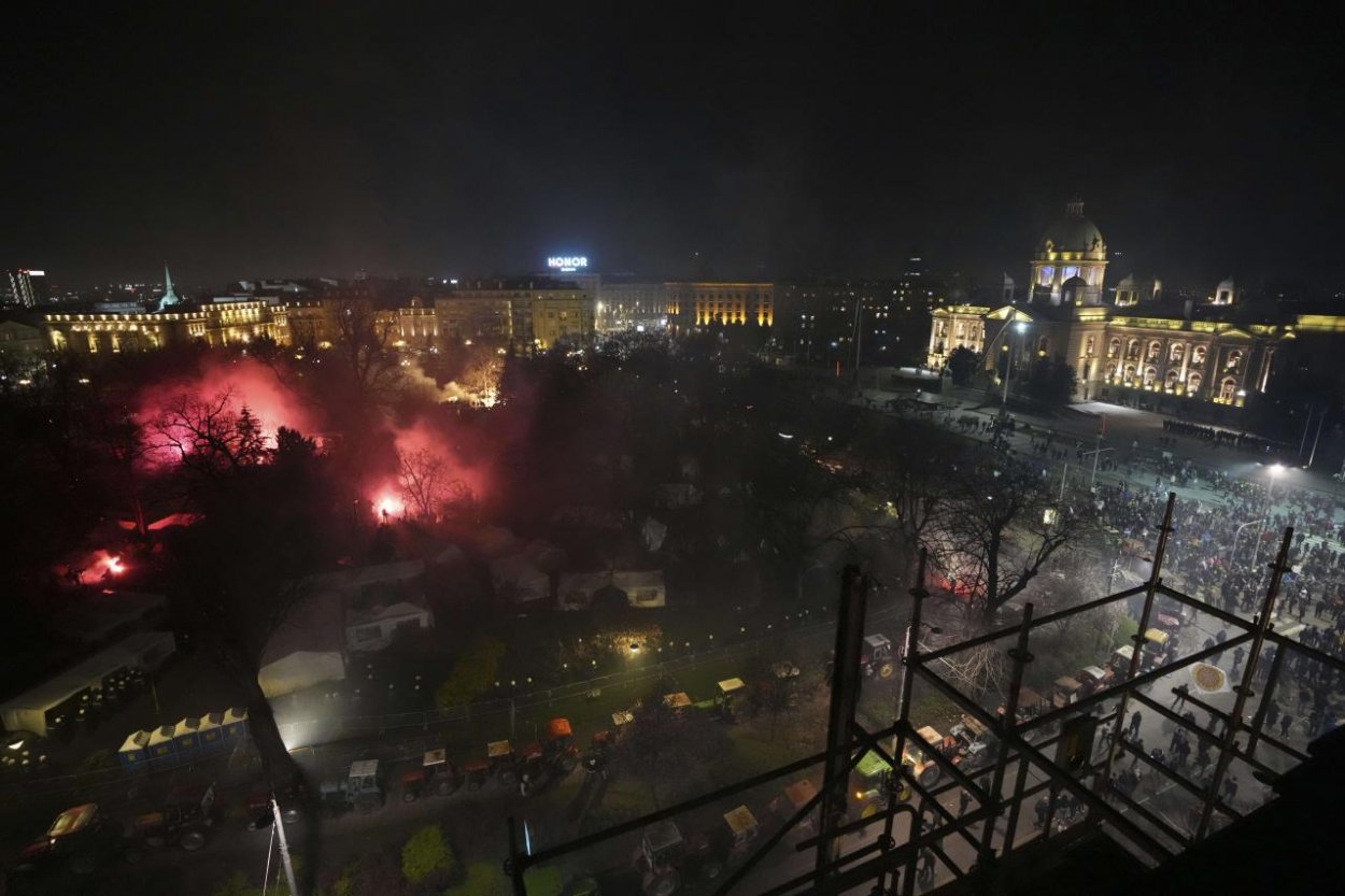 EÚ je „znepokojená“ vyhostením Chorvátov zo Srbska pre ich podporu protestov