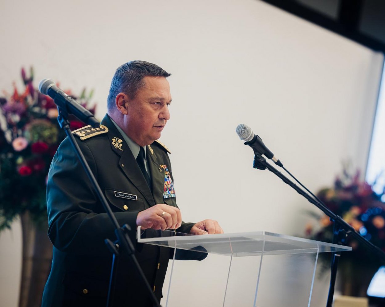 SNS vyzýva na odvolanie náčelníka generálneho štábu Daniela Zmeka