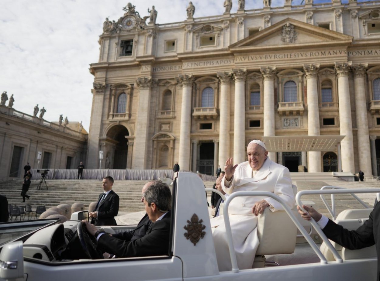 Pápež František prirovnal súčasnú situáciu Ukrajincov k Stalinovej„genocíde“