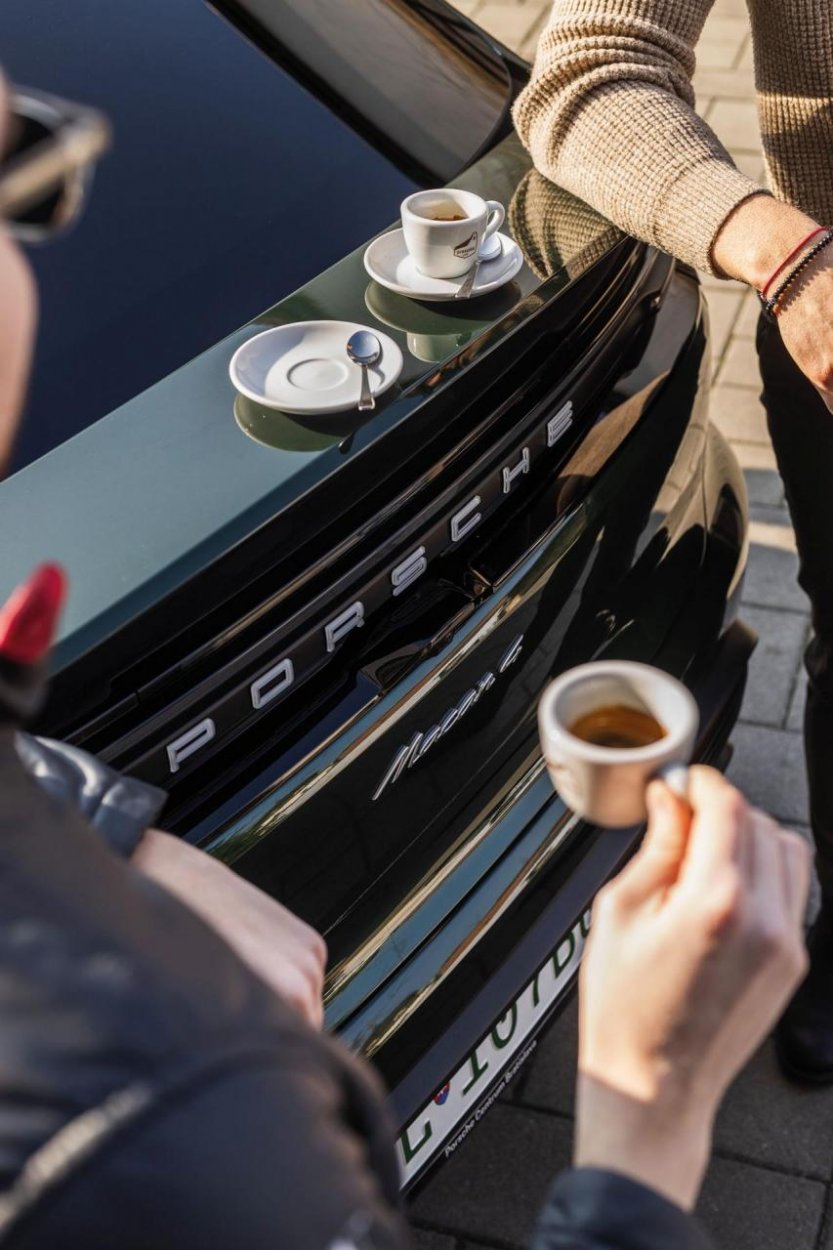 Kde sú najlepšie kaviarne na Slovensku? Odhalí jedinečný Porsche Espresso Bedeker