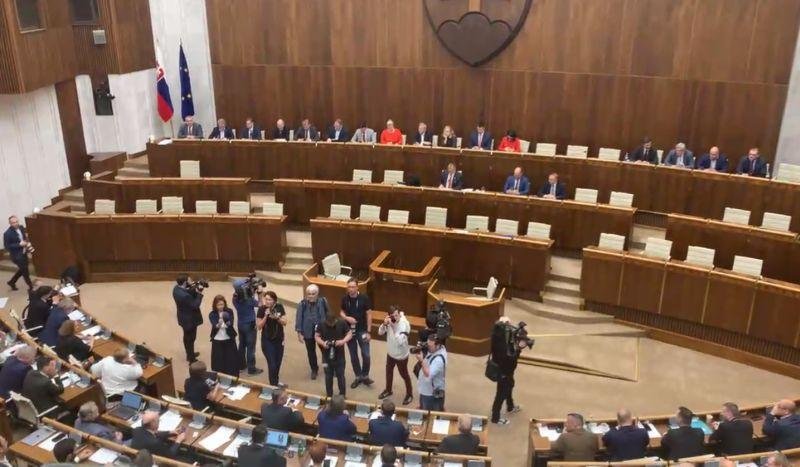 Poslanci neschválili vydanie Roberta Fica na väzobné stíhanie