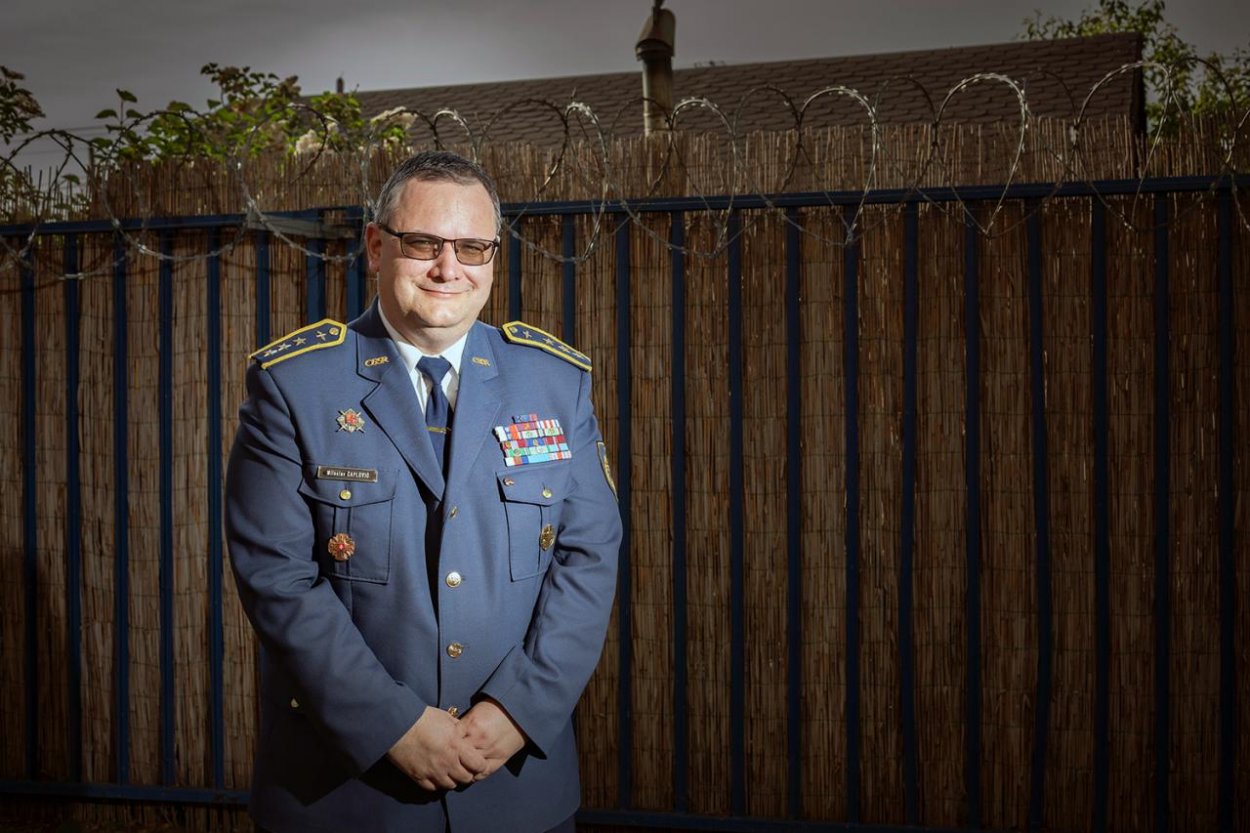 Armáda si prešla kľukatou cestou