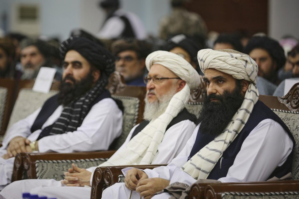 Taliban zakázal takmer 700 univerzitných učebníc a textov