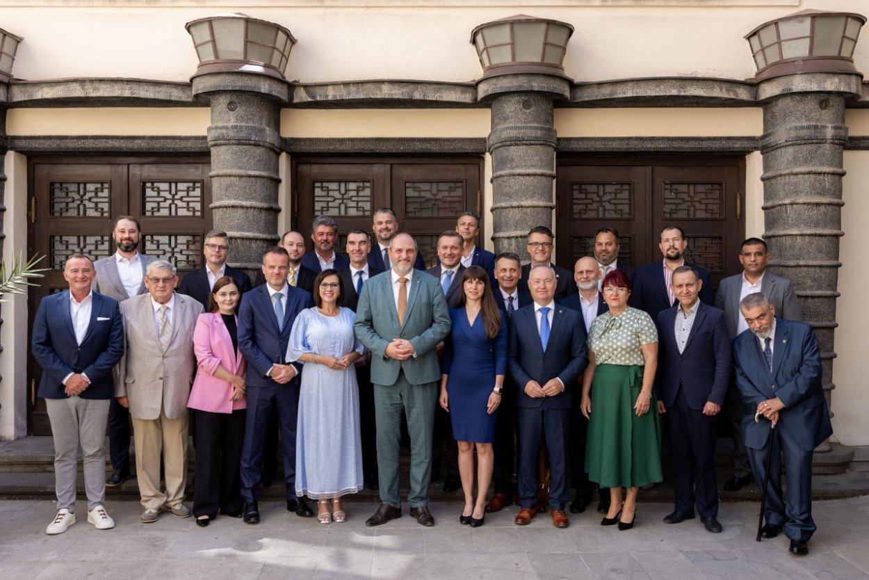 Koalícia Jara Polačeka podpísala dohodu. Zaväzuje sa dokončiť rozbehnuté projekty