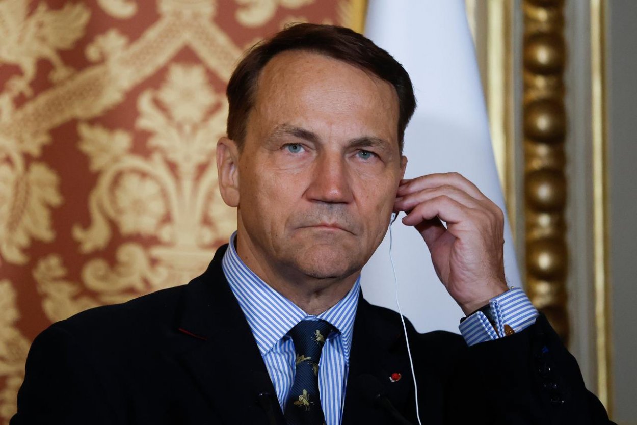 Sikorski spochybnil Peskova: Rusko aj pred útokom na Ukrajinu popieralo, že ho chystá