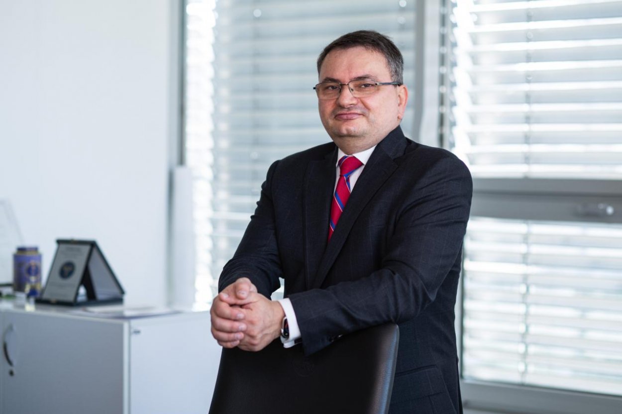 Slovensko starne a pracovná sila mizne. Zdravý a skúsený zamestnanec sa stáva zlatom firiem